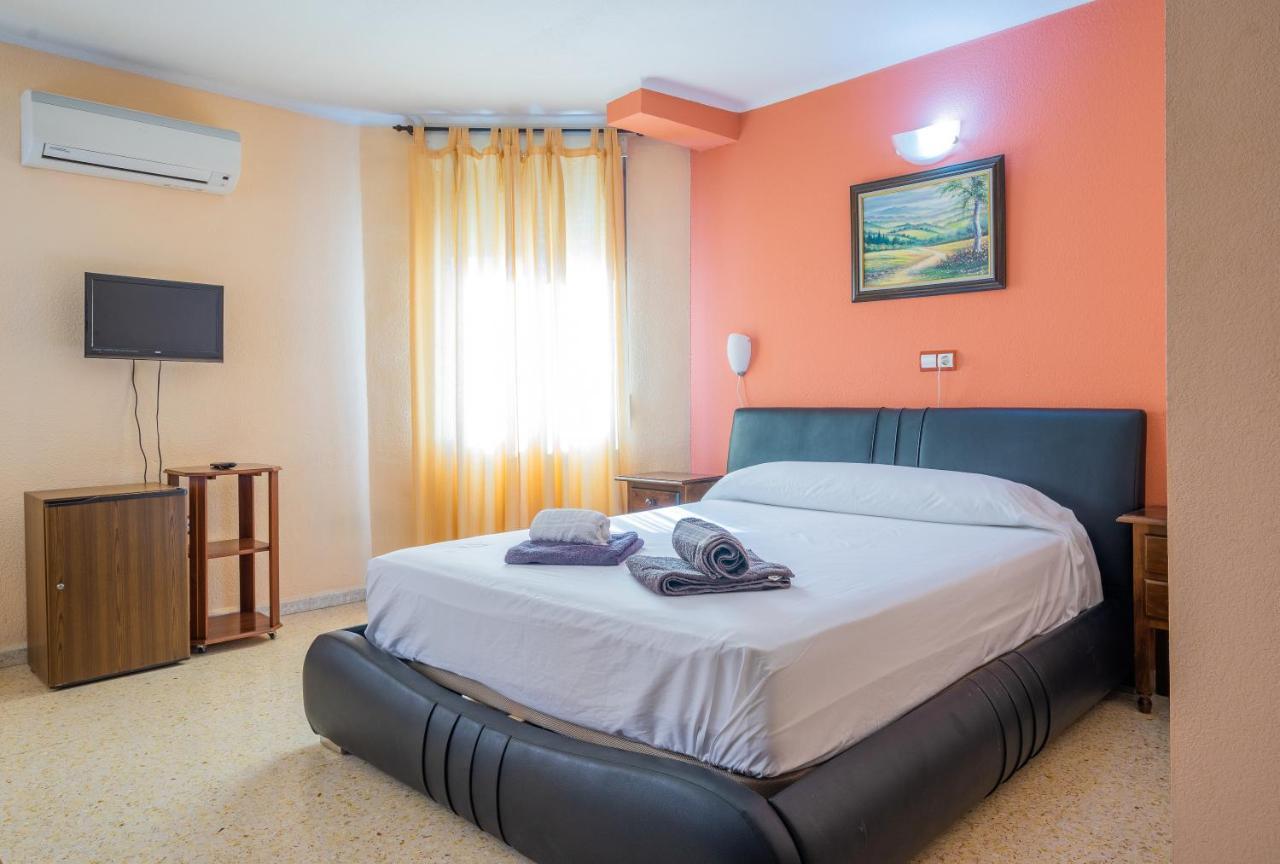 Hotel Velis Velez-Malaga Bagian luar foto