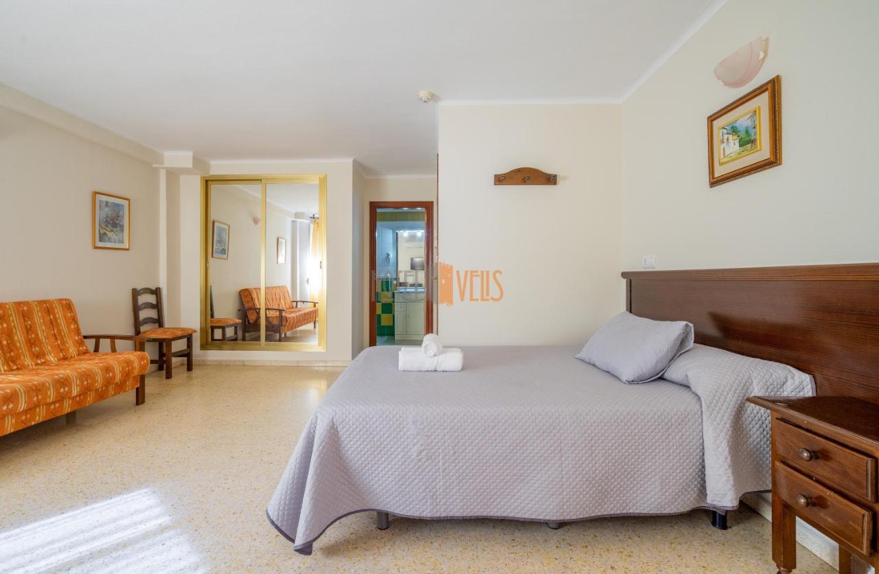 Hotel Velis Velez-Malaga Bagian luar foto