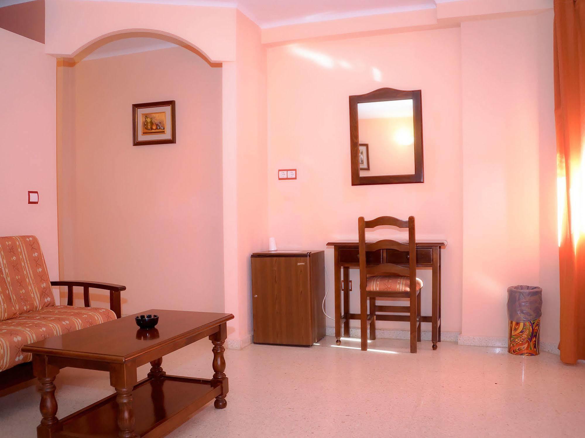 Hotel Velis Velez-Malaga Bagian luar foto